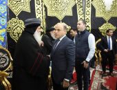 محافظ كفرالشيخ يؤدي واجب العزاء في والد نيافة الحبر الجليل الأنبا ماركوس أسقف دمياط وكفرالشيخ والبراري ودير القديسة دميانة