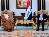 نائب رئيس مجلس الوزراء وزير الخارجية يلتقي وزير التجارة العماني لبحث تعزيز التعاون الثنائي