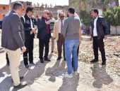 محافظ الأقصر يتفقد عدد من المشروعات الخدمية والتنموية  بمدينة إسنا