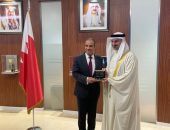 وزير الخارجية والهجرة يلتقي بوزير الصناعة والتجارة البحريني في المنامة