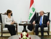 نائب رئيس الوزراء ووزير الخارجية يستقبل المديرة العامة لليونسكو لبحث دعم المشاريع الثقافية والتراثية في العراق