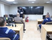 النقل تنظم محاضرة عن كيفية إخلاء المباني عند حدوث الطوارئ.