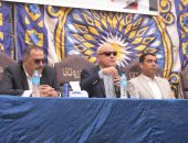 خلال مؤتمر جماهيري حاشد .. محافظ الأقصر لأهالي الزنيقة : احلامكم بالتنمية ستصبح حقيقة .. والقرية ستشهد انفراجة في التطوير بعد معاناة وضيقة..