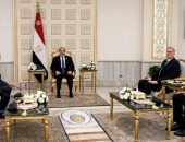 السيد الرئيس عبد الفتاح السيسي،يستقبل السيد “جون كريستمان” رئيس مجلس إدارة شركة أباتشي الأمريكية المتخصصة في مجال بحث واستكشاف البترول، وذلك على هامش معرض مصر الدولي للطاقة “إيجبس 2025”.