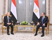 السيد الرئيس عبد الفتاح السيسي يلتقي بالدكتور رشاد العليمي رئيس مجلس القيادة الرئاسي اليمني، وذلك على هامش القمة العربية غير العادية المنعقدة بالعاصمة الإدارية الجديدة.