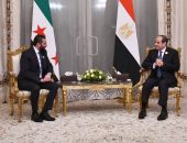 السيد الرئيس عبد الفتاح السيسي يلتقي بالسيد أحمد الشرع رئيس الجمهورية العربية السورية، وذلك على هامش القمة العربية غير العادية المنعقدة بالعاصمة الإدارية الجديدة.