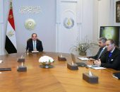 السيد الرئيس عبد الفتاح السيسي، يجتمع مع كل من الدكتور مصطفى مدبولي، رئيس مجلس الوزراء، والسيد/ شريف فتحي، وزير السياحة والآثار، والسيد/ طارق مخلوف، العضو المنتدب بالشركة المتحدة للخدمات الإعلامية، والسيد/ محمد السعدي، عضو مجلس إدارة الشركة.