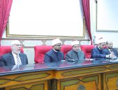 بحضور رئيس الجامعة وأمين عام المجمع  “البحوث الإسلامية” يعقد اللقاء الرابع بكلية اللغة العربية من فعاليات الأسبوع الدعوي السادس بعنوان: «الوعي الفكري والشباب – تحديات وآمال»