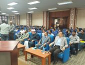 د أحمد ربيع يوسف متحدثا عن تواصل الأجيال في كلية الدعوة الإسلامية بالقاهرة