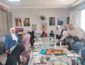 ورش لتعليم الرسم على الزجاج وتدوير المواد في مدرسة الرسم بأكاديمية “مواهب وقدرات”