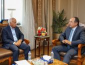 وزير قطاع الأعمال العام يلتقي رئيس اتحاد نقابات عمال مصر: العامل شريك أساسي في التنمية.. ونحرص على توفير بيئة عمل عادلة وآمنة