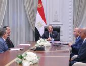 السيد الرئيس عبد الفتاح السيسي، يجتمع مع رئيس مجلس الوزراء، والفريق كامل الوزير نائب رئيس مجلس الوزراء للتنمية الصناعية وزير النقل والصناعة، ووزير الاستثمار والتجارة الخارجية، و وزير البترول والثروة المعدنية، و الرئيس التنفيذي لجهاز شئون البيئة.