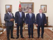 السيد الرئيس عبد الفتاح السيسي، يستقبل بقصر الاتحادية، كلاً من الدكتور/ بنديكت أوراما، رئيس بنك التصدير والاستيراد الأفريقي، المقرر أن تنتهي ولايته في أكتوبر 2025، والدكتور/ جورج إلومبي، الرئيس المرتقب للبنك، الذي سيتولى رئاسة البنك لفترة تمتد حتى عام 2030، وذلك بحضور السيد حسن عبد الله، محافظ البنك المركزي المصري.