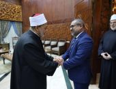 وزير خارجية المالديف يطلب من شيخ الأزهر إقامة مركز لتعليم اللغة العربية في بلاده… وشيخ الأزهر يرحب