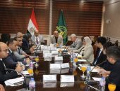 محافظ القليوبية يترأس إجتماعاً موسعاً مع وفد شركة “تيدا” الصينية لبحث آليات تنفيذ مشروع تحويل النفايات إلى طاقة كهربائية