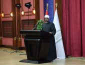 خلال كلمته في حفل تخرُّج الطلاب الوافدين.. أمين (البحوث الإسلامية): – فضيلة الإمام الأكبر يتابع بنفسه شئون الطلاب الوافدين ويدعمهم بالمِنَح والرعاية الشاملة