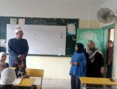فضيلة الشيخ عبد اللطيف حسن طلحة، رئيس الإدارة المركزية لمنطقة كفر الشيخ الأزهرية؛ يواصل جولاته اليومية لتفقد سير العملية التعليمية بمعاهد المنطقة
