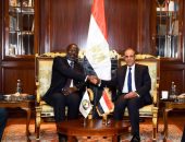 وزير الخارجية يلتقي رئيس مفوضية الإيكواس لبحث سبل تعزيز التعاون المشترك