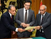 ‏‎فى زيارة لوزيرى الخارجية والثقافة للهيئة العامة لدار الكتب والوثائق القومية … وزير الخارجية يتسلم وثائق ومستندات وخرائط تاريخية بعد ترميمها