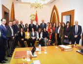 وزير الخارجية يستقبل رئيس الهيئة الوطنية للاعلام ومذيعي التليفزيون المصري