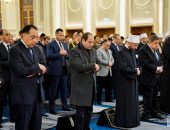 السيد الرئيس عبد الفتاح السيسي  يؤدّى صلاة الفجر بمسجد العزيز الحكيم بمنطقة المقطم، إيذانًا بافتتاح المسجد