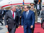 السيد الرئيس عبد الفتاح السيسي، يستقبل  بمطار القاهرة الدولي، أخاه جلالة الملك عبد الله الثاني ابن الحسين، عاهل المملكة الأردنية الهاشمية، حيث اصطحب السيد الرئيس جلالة الملك إلى قصر الاتحادية لاجراء المباحثات الثنائية بين الجانبين.