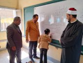 مدير عام التعليم الابتدائي بقطاع المعاهد الأزهرية يتفقد معاهد سوهاج لمتابعة انتظام الدراسة.