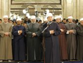 في الليلة الخامسة عشرة من رمضان.. الجامع الأزهر يواصل استقبال آلاف المصلين لأداء صلاتي العشاء والتراويح بالجامع الأزهر