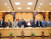مجلس جامعة الأزهر يكرم شام علي واسامة الشامي لمشاركتهما في إنجاح مبادرة بيت الزكاة وصندوق تحيا مصر