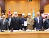 مجلس جامعة الأزهر يكرم رئيس قطاع المعاهد وفريق التطوير الرقمي لإسهامهم في تطوير الاختبارات الإلكترونية بالجامعة