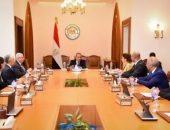 وزير الخارجية يعقد اجتماعاً مع قطاع الهجرة