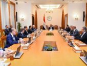 وزير الخارجية يعقد اجتماعاً مع قيادات الوزارة لمتابعة تنفيذ التوجيهات الرئاسية بشأن الأزمات الإقليمية
