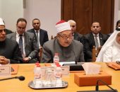 الشيخ أيمن عبدالغني: الأزهر يضع بناء الإنسان في مقدمة رسالته ويؤمن بأن دور التعليم يمتد إلى غرس الأخلاق والقيم.